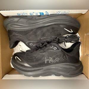 NWT Hoka One One Clifton 10 for Big Kids Black, Size 4.5MD